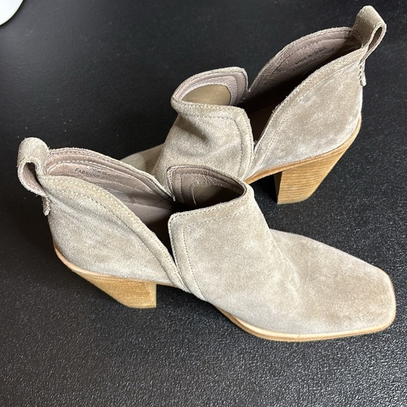 Jeffrey Campbell Women's Rosee Bootie Taupe Suede Pull On Ankle Boot Size 8 1/2​ - Picture 6 of 12